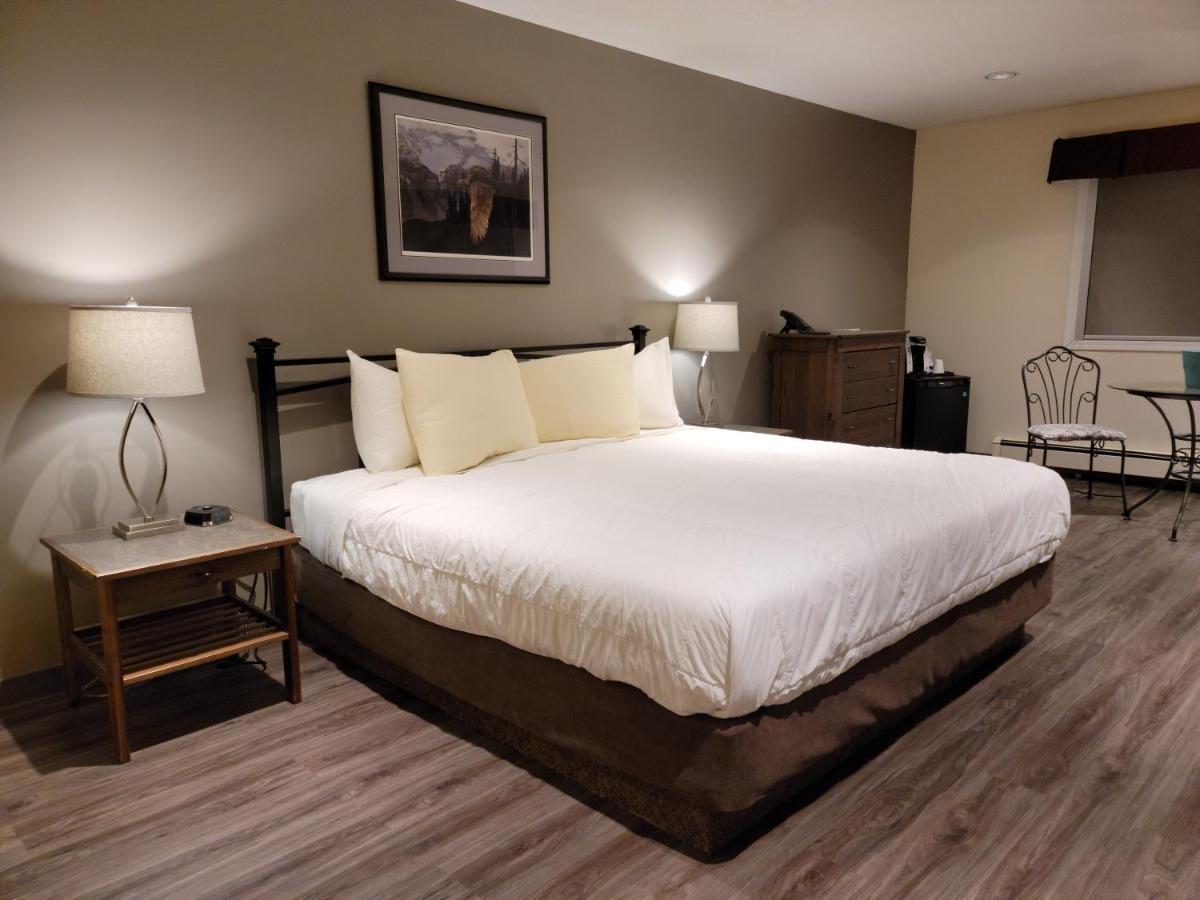 Meadow Lake Woodland Inn מראה חיצוני תמונה