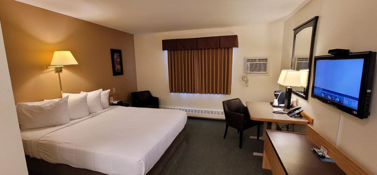 Meadow Lake Woodland Inn מראה חיצוני תמונה