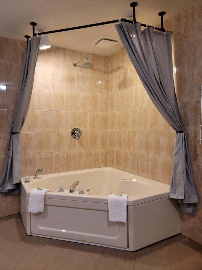 Meadow Lake Woodland Inn מראה חיצוני תמונה