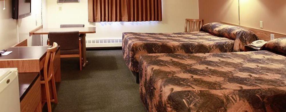 Meadow Lake Woodland Inn מראה חיצוני תמונה
