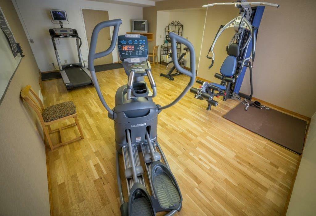 Meadow Lake Woodland Inn מראה חיצוני תמונה