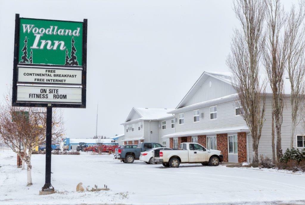 Meadow Lake Woodland Inn מראה חיצוני תמונה